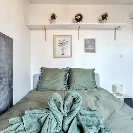 El King - - A Pied - Wifi -netflix * Carcassonne