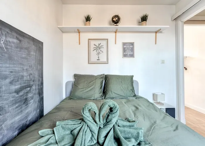 El King - - A Pied - Wifi -netflix * Carcassonne