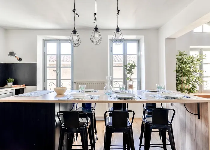 El King - - A Pied - Wifi -netflix * Carcassonne