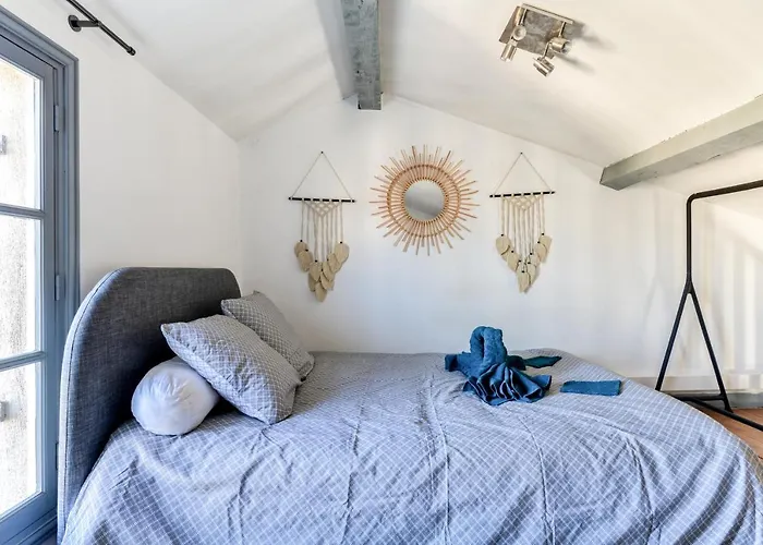 El King - - A Pied - Wifi -netflix * Carcassonne